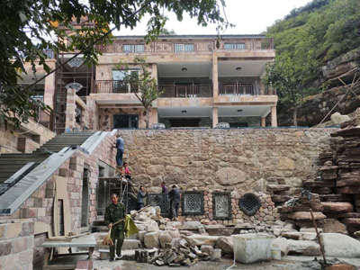 山西黎城西井鎮(zhèn)洗耳河別墅泳池設(shè)備安裝施工現(xiàn)場圖